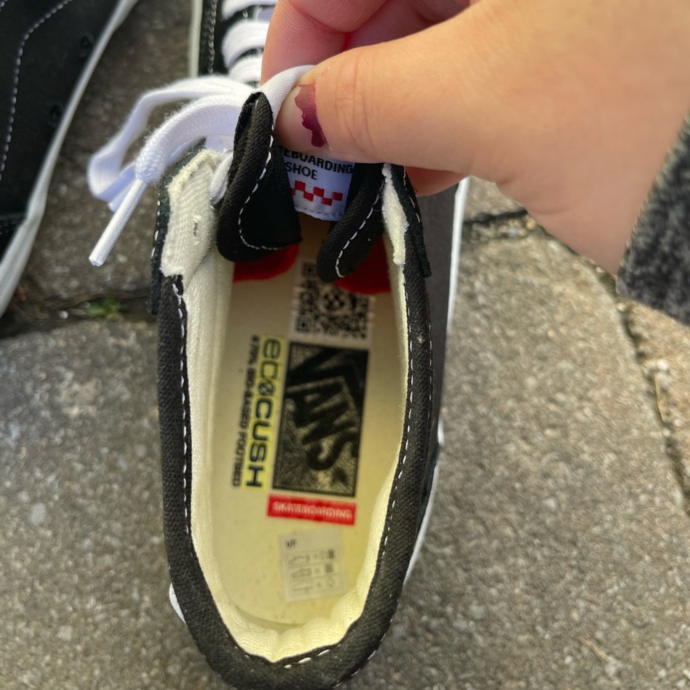 Vans - Picture 6 of 9